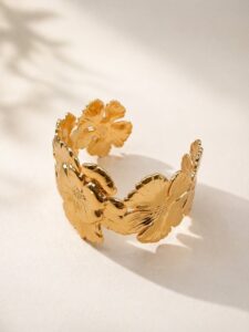 Bracelet Manchette Doré — Motif Fleuri
