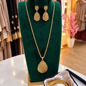 أنسومبل 7 قطع ذهبية — العرض الكامل في البوتيك مع علبة الهدية